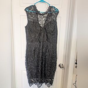 Chic Black Lace Midi Dress